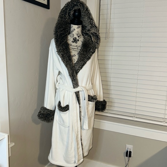 Pottery Barn Fur Lined Plush Robe - Picture 1 of 9